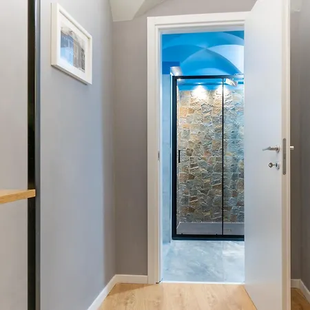 Elephant And Castle - Exclusive